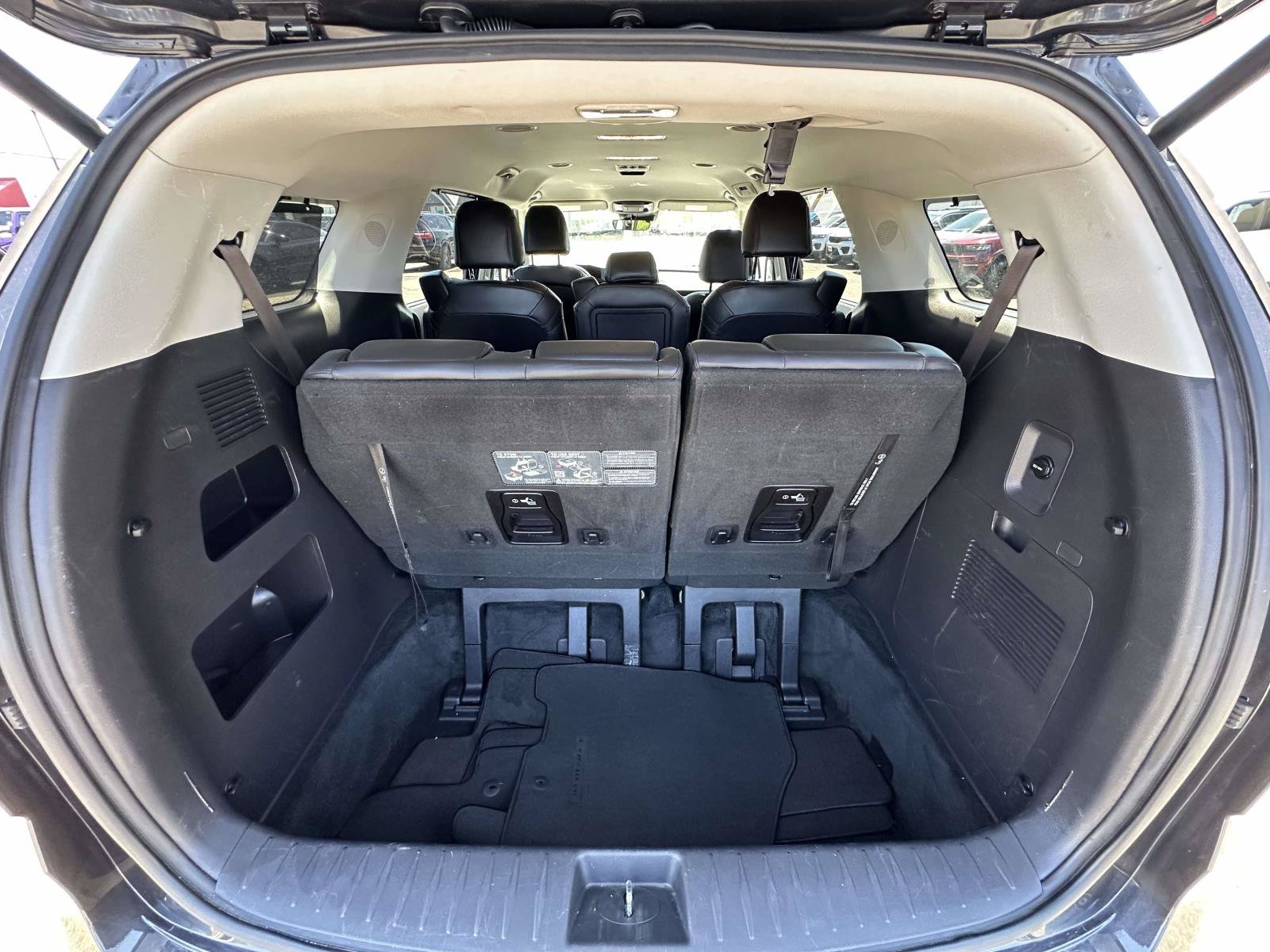 Used 2024 Kia Carnival EX FWD image 29