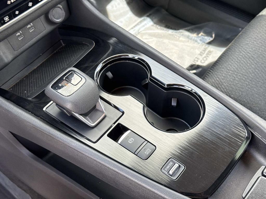 Used 2024 Nissan Rogue SV FWD image 28