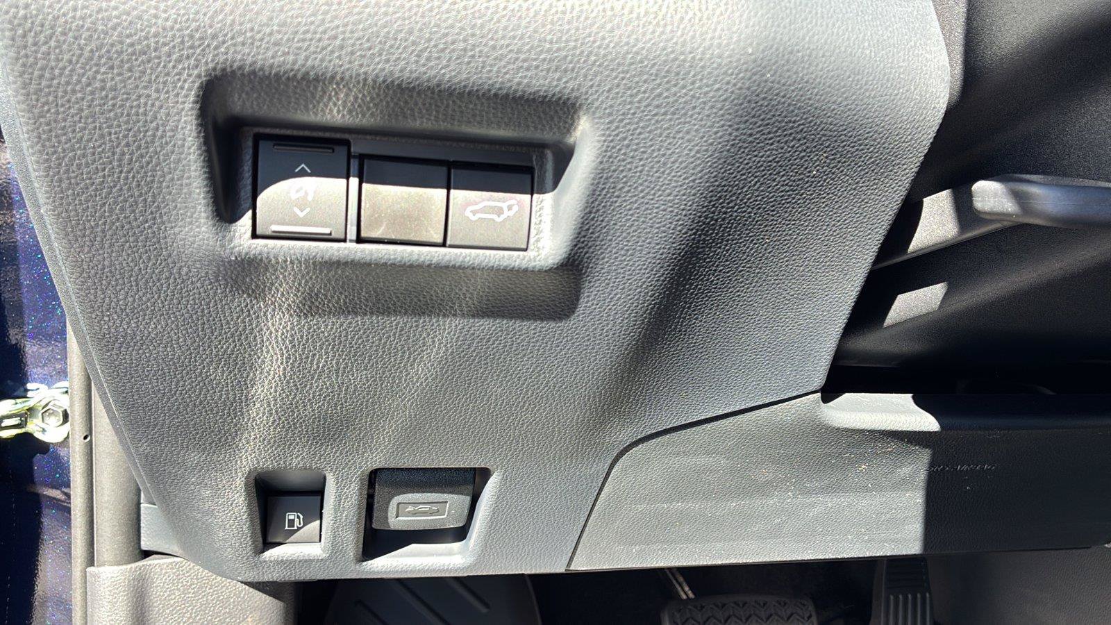 New 2026 Toyota RAV4 SE w/ Convenience Package AWD/4WD image 9