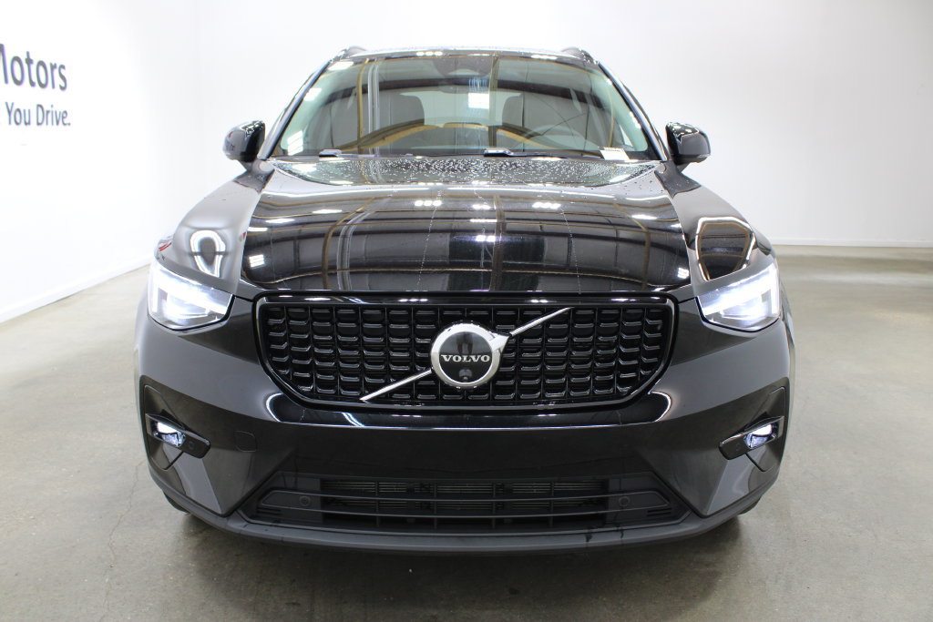 Used 2026 Volvo XC40 B5 Plus AWD/4WD image 7