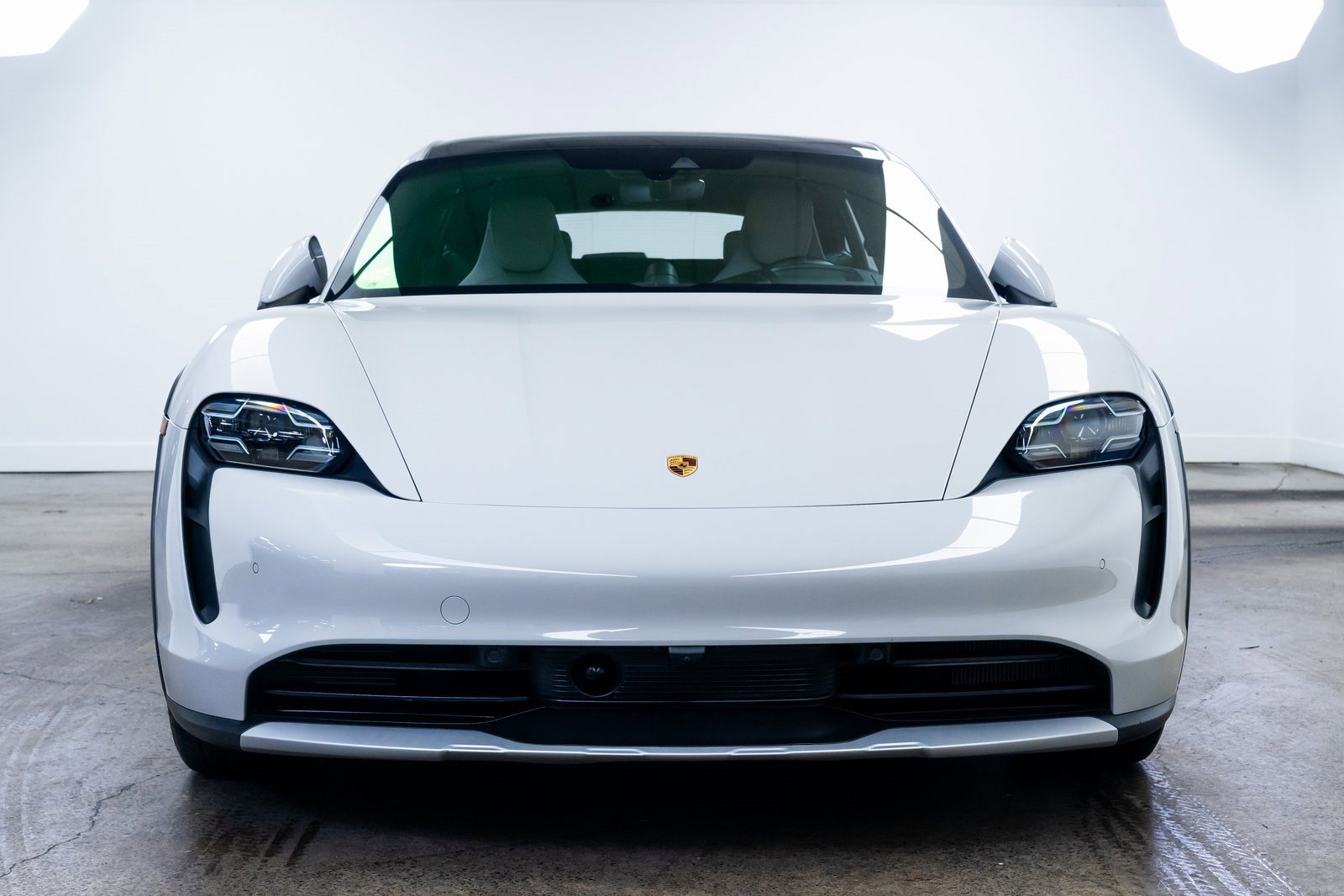 Used 2021 Porsche Taycan 4S w/ Premium Package image 2