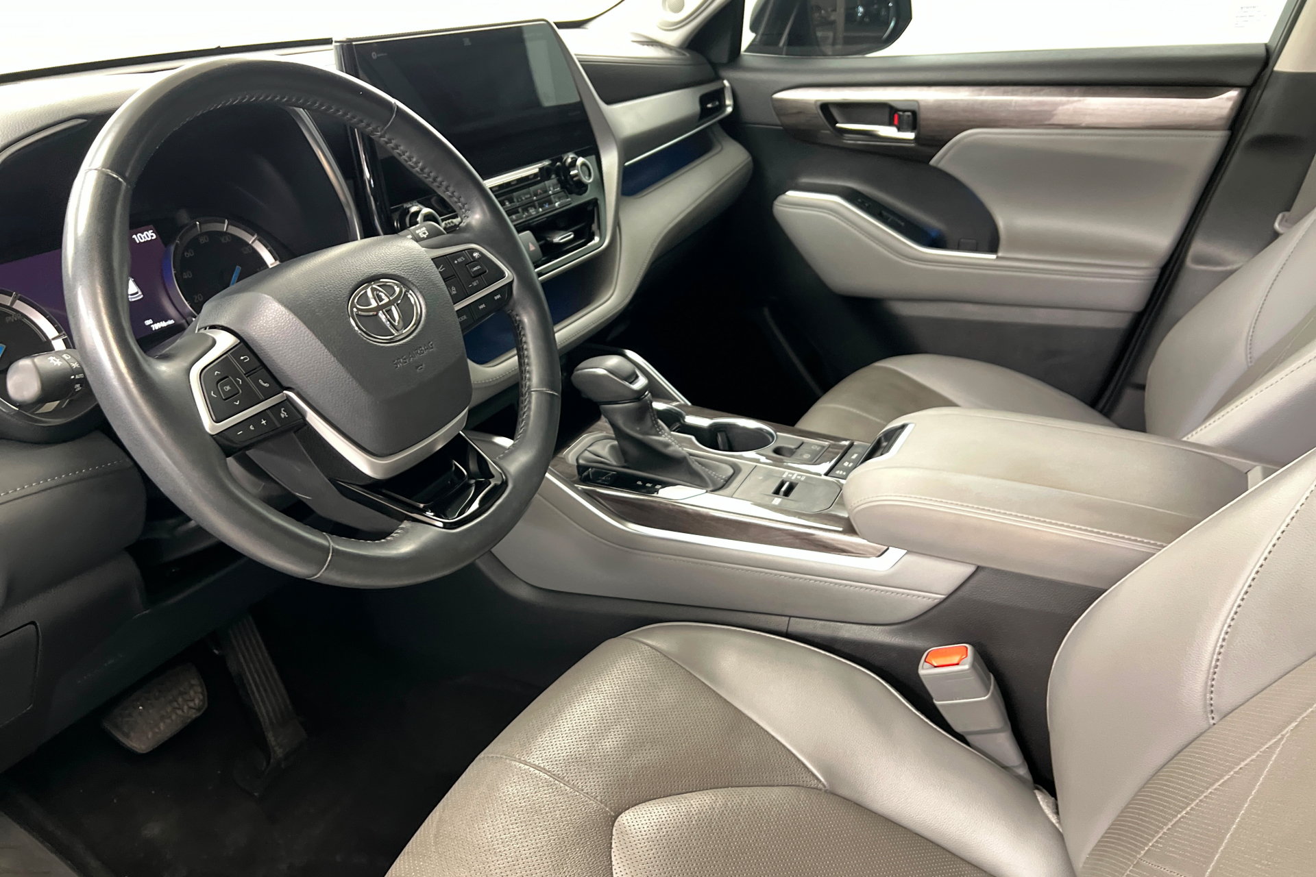 Used 2022 Toyota Highlander Platinum AWD/4WD image 16