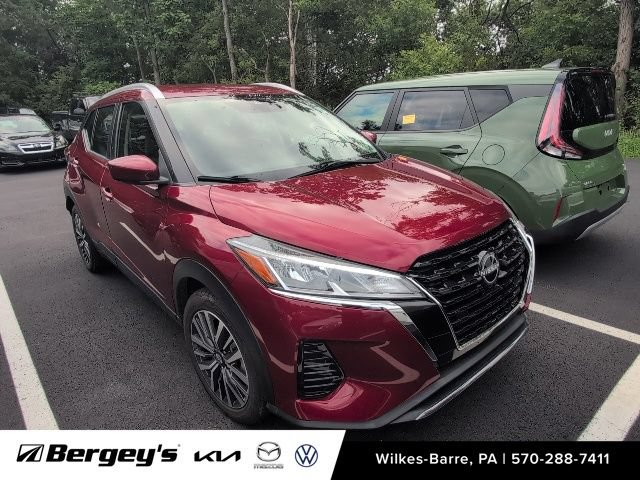 Used 2023 Nissan Kicks SV FWD image 3