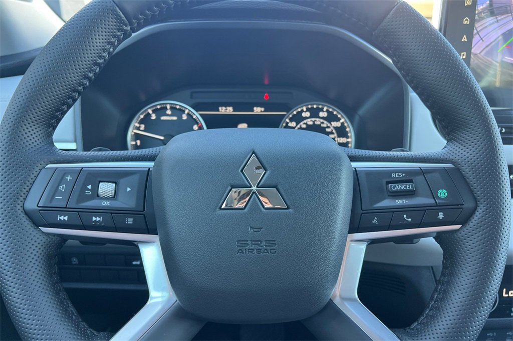 New 2026 Mitsubishi Outlander SE image 25