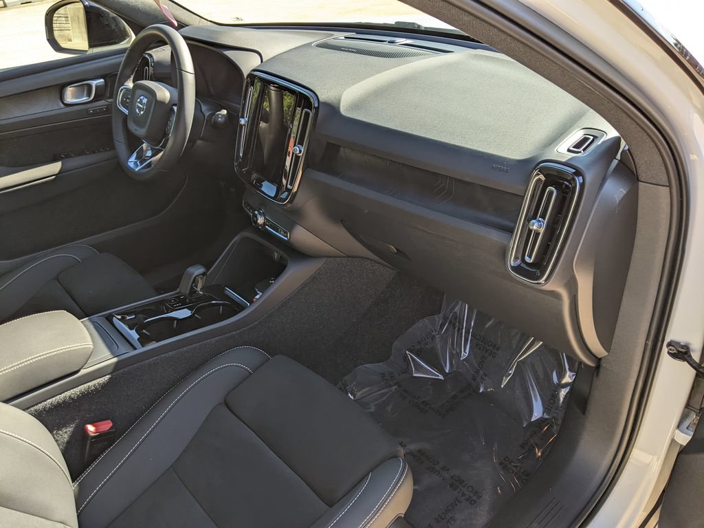 Certified 2023 Volvo XC40 Recharge Ultimate AWD/4WD image 21
