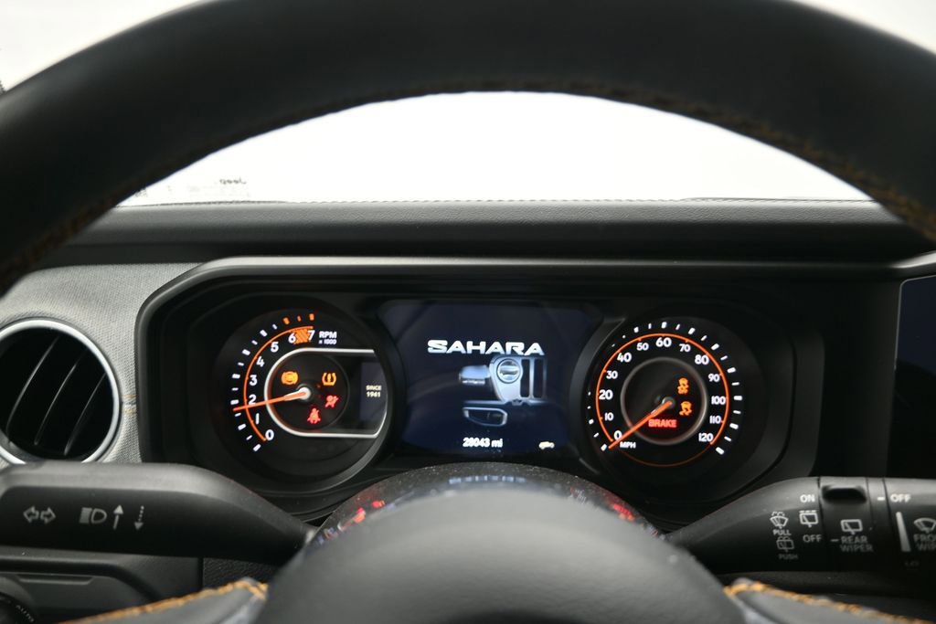 Used 2025 Jeep Wrangler Unlimited Sahara AWD/4WD image 19