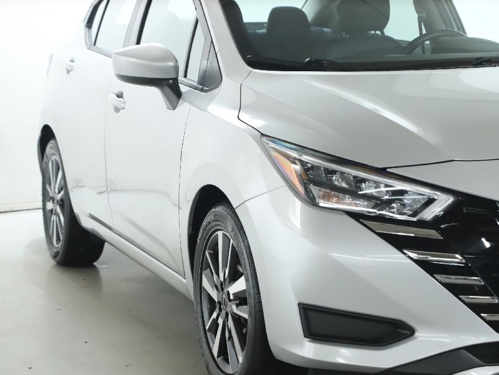 Used 2025 Nissan Versa SV FWD image 8