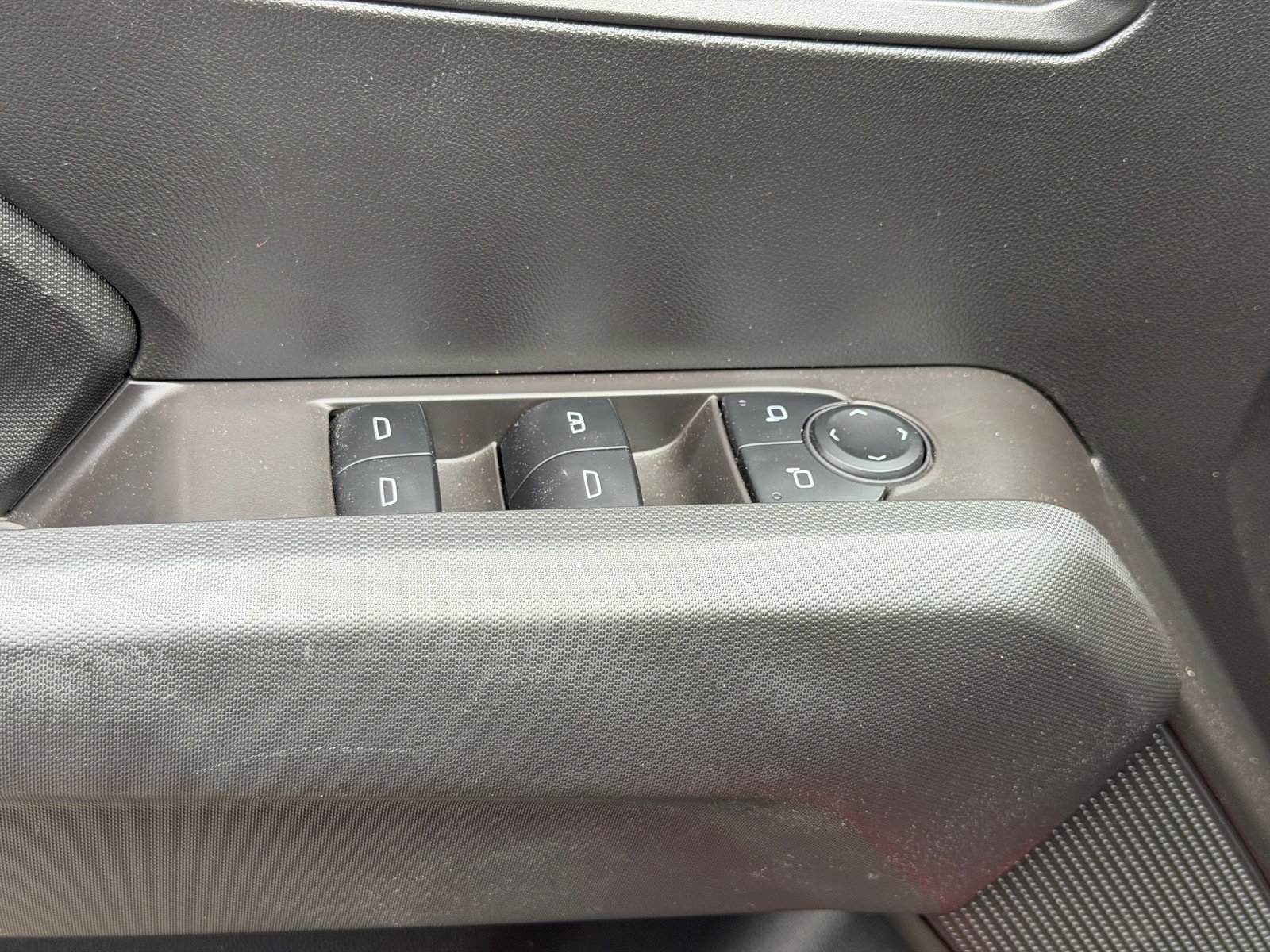 Used 2025 Chevrolet Colorado Trail Boss AWD/4WD image 18