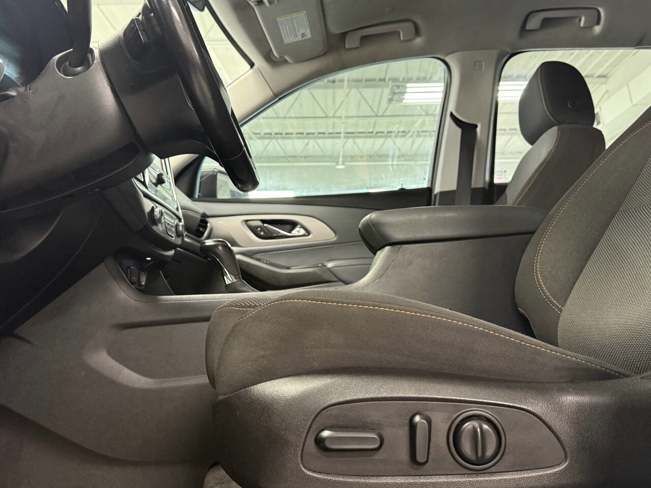 Used 2019 Chevrolet Traverse LT w/ LPO, Cargo Package FWD image 7