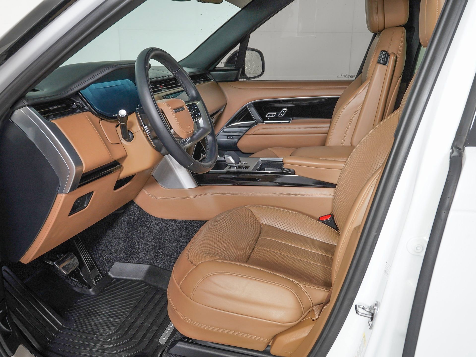 Used 2025 Land Rover Range Rover SE image 14