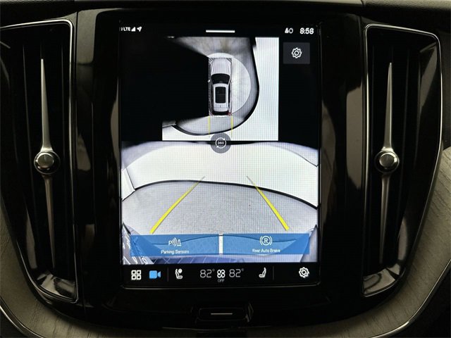 Used 2025 Volvo XC60 B5 Plus image 17