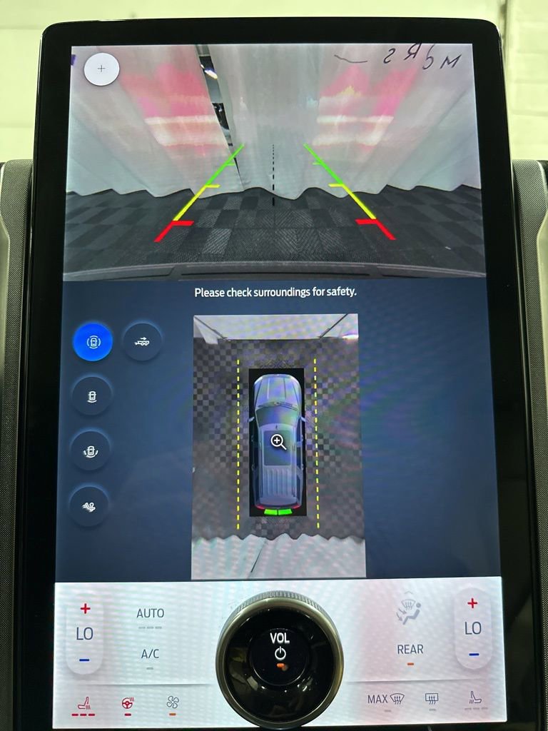 Used 2024 Ford Expedition Limited image 29