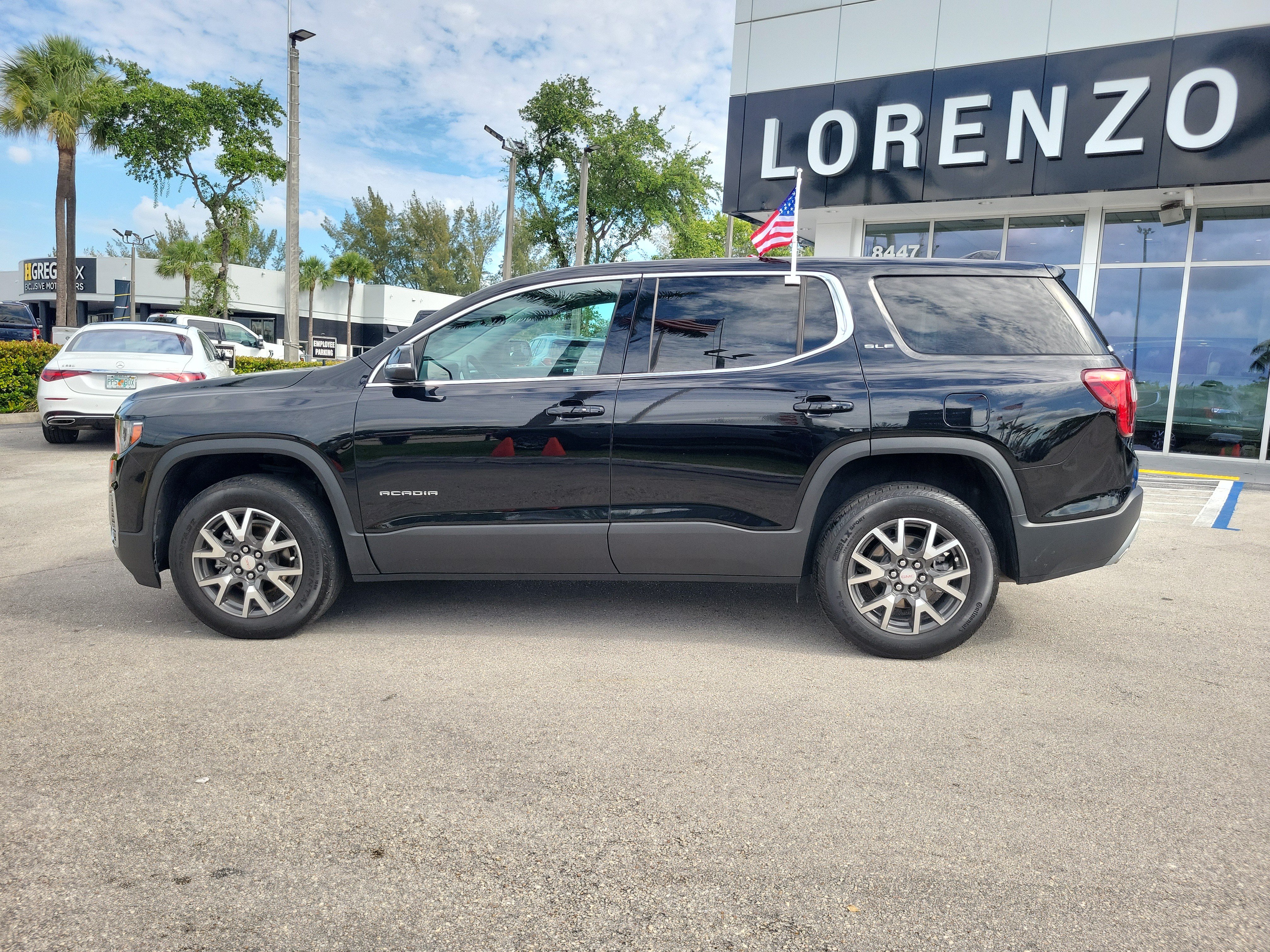 Used 2023 GMC Acadia SLE FWD image 8