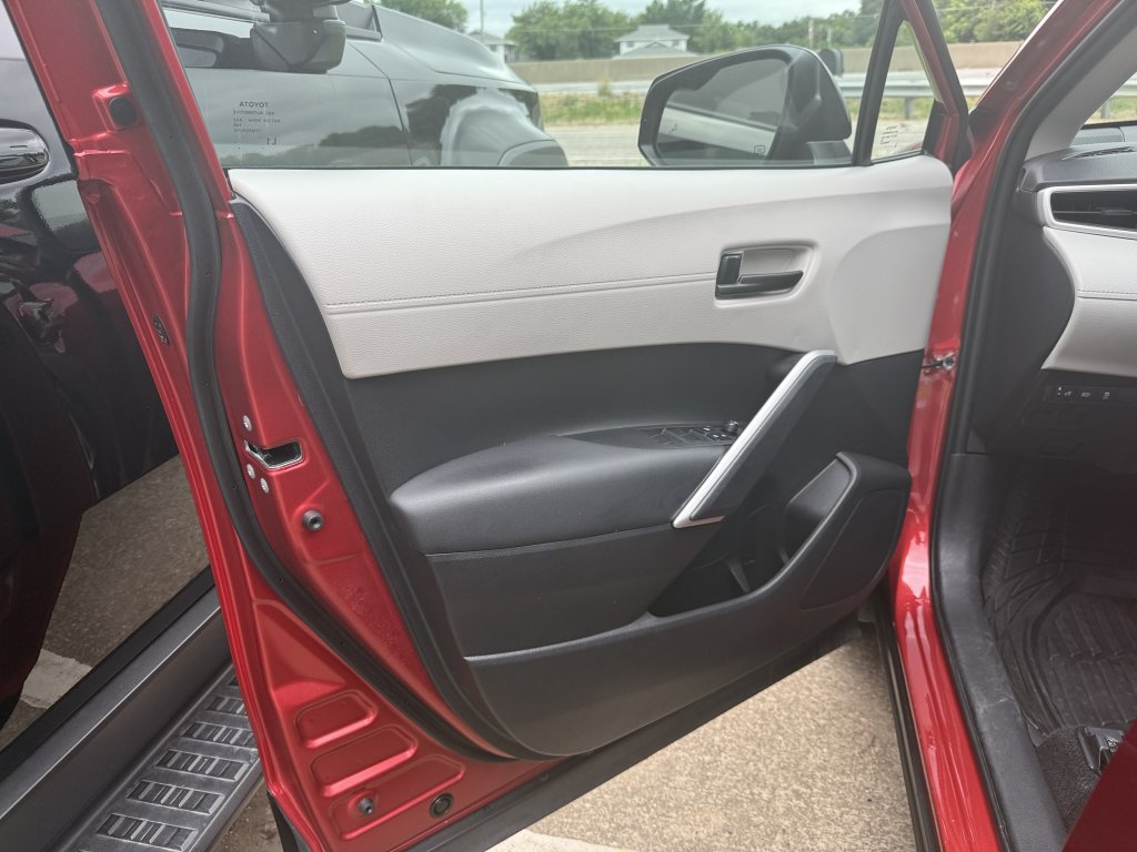 Used 2026 Toyota Corolla Cross LE FWD image 16