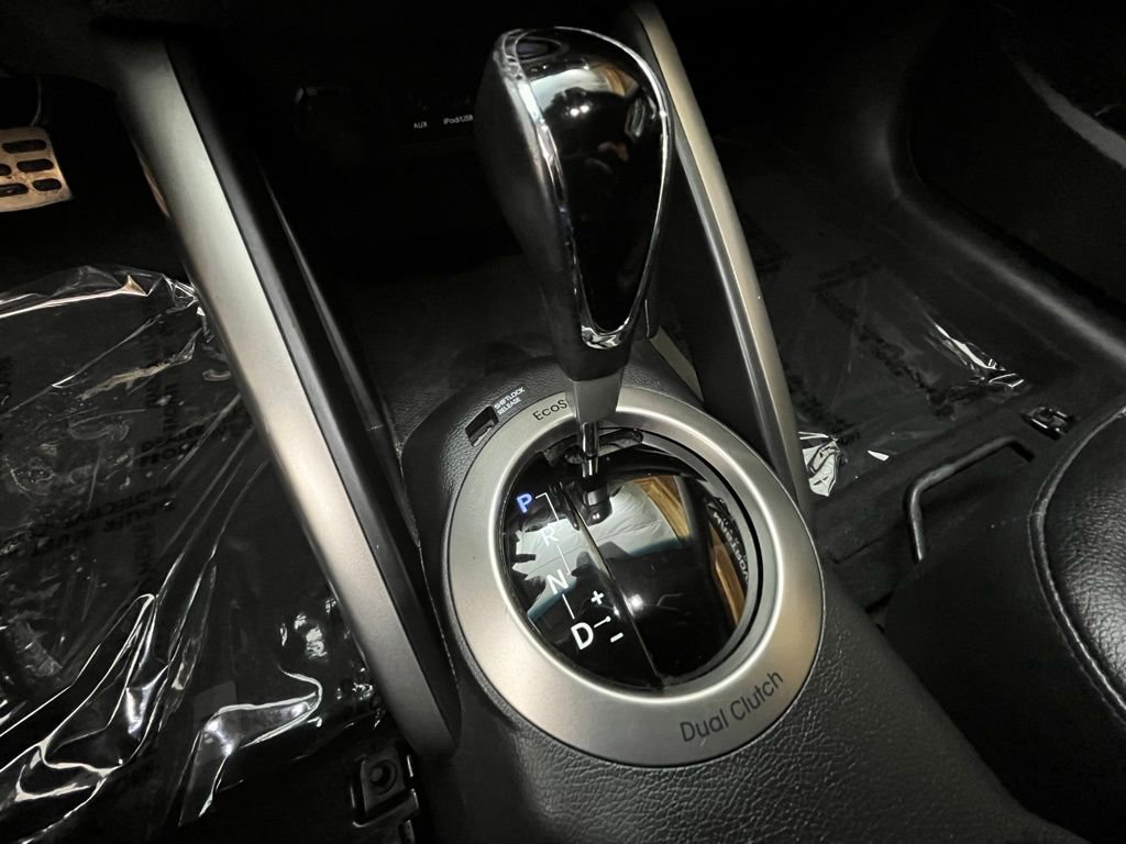 Used 2012 Hyundai Veloster w/ Style Pkg image 26