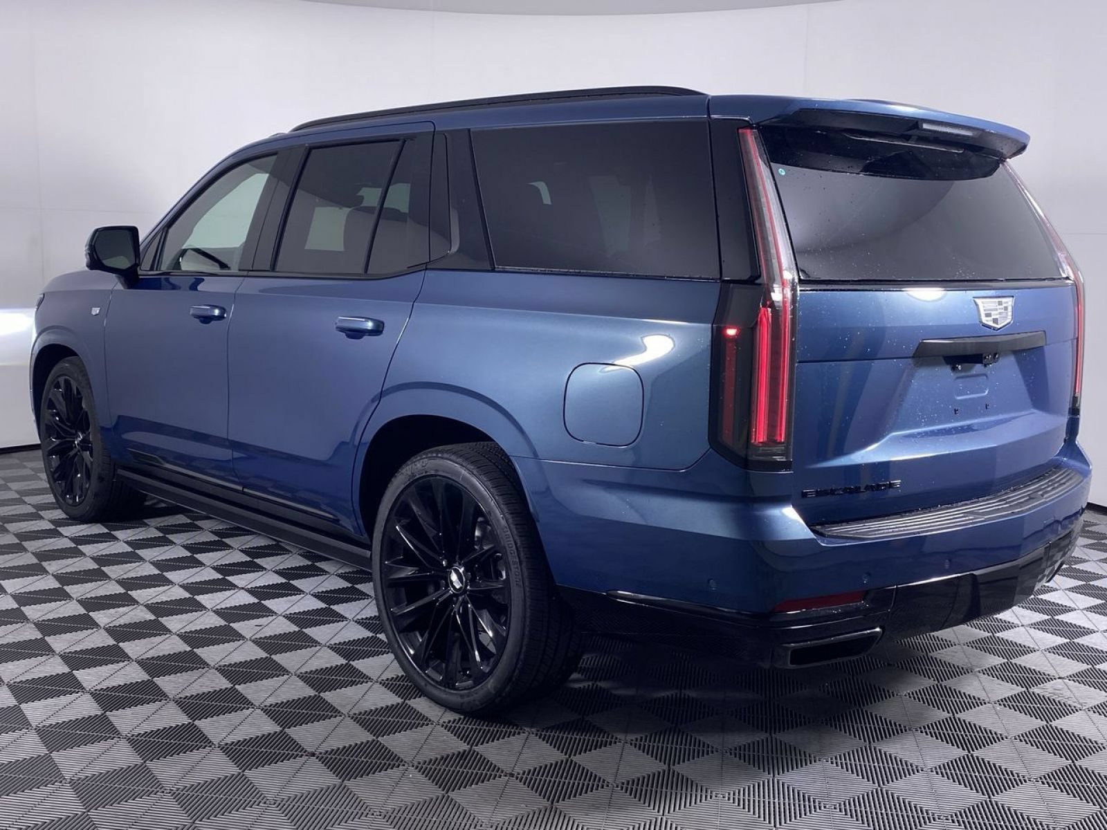 New 2026 Cadillac Escalade Platinum Sport w/ LPO, ONYX Package AWD/4WD image 20