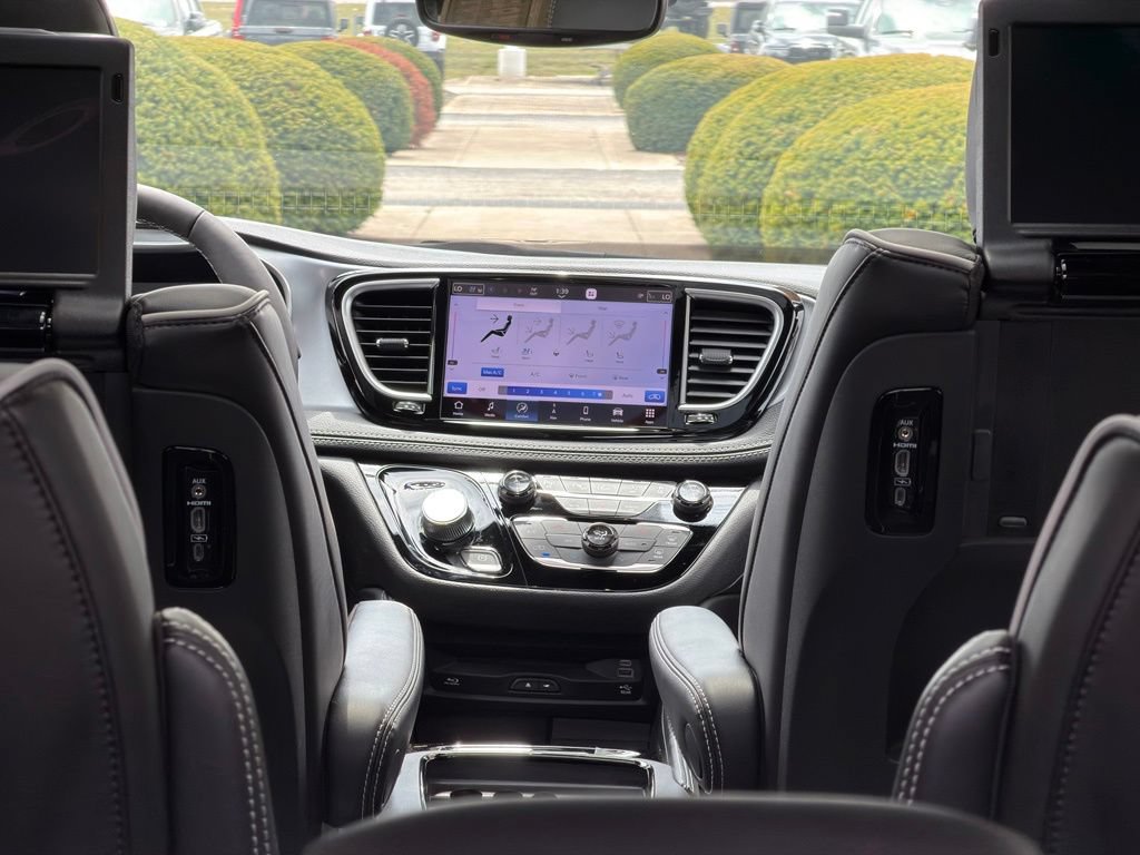 Used 2025 Chrysler Pacifica Limited w/ Uconnect Theater Family Group AWD/4WD image 43