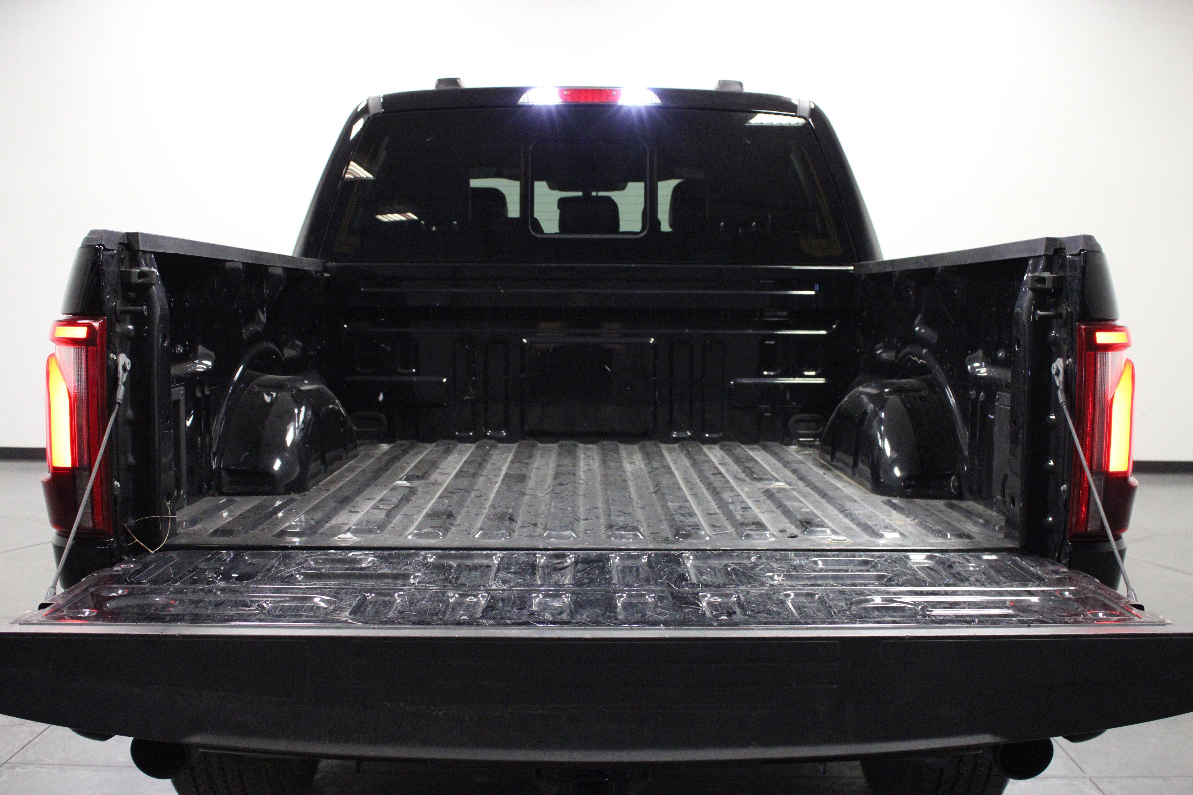 Used 2025 Ford F150 Lariat AWD/4WD image 14
