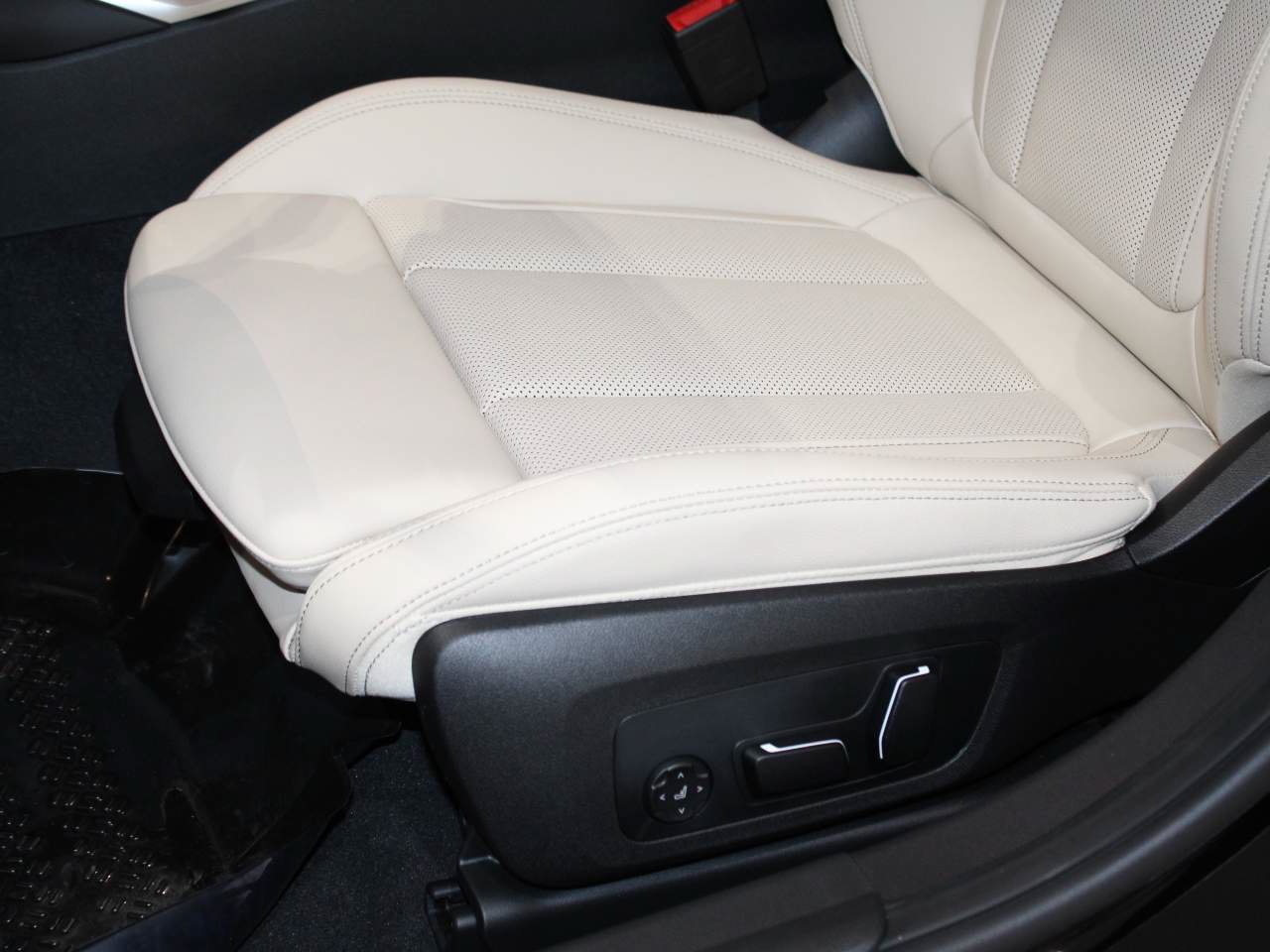 Used 2026 BMW 330i Sedan w/ Convenience Package RWD image 14