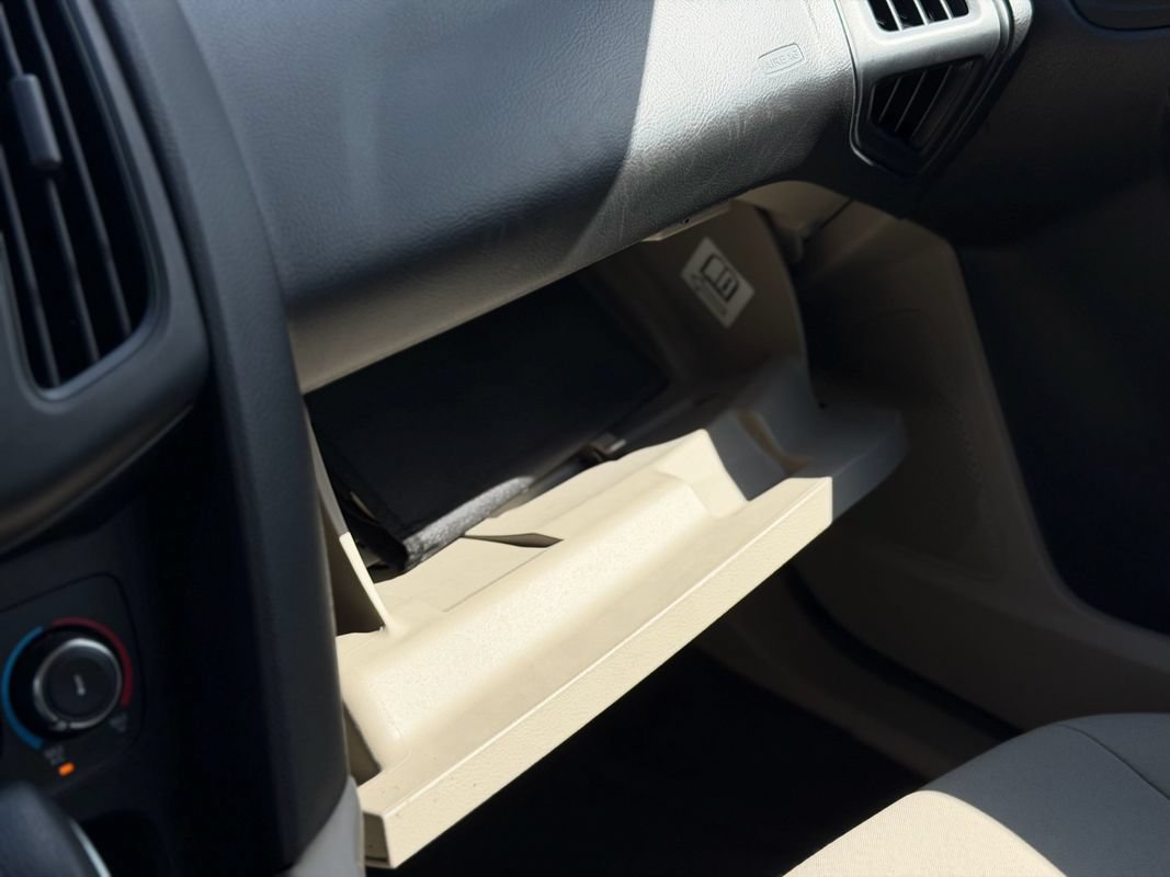 Used 2018 Ford Focus SE FWD image 22