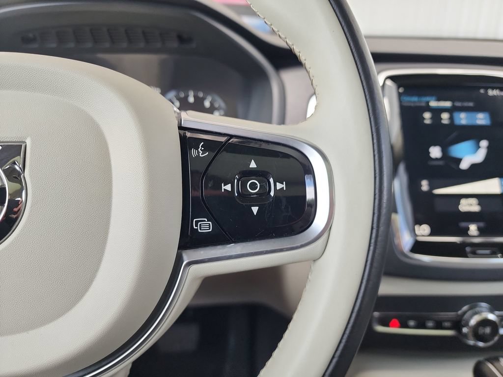 Used 2020 Volvo XC90 T5 Momentum w/ Protection Package Premier FWD image 24