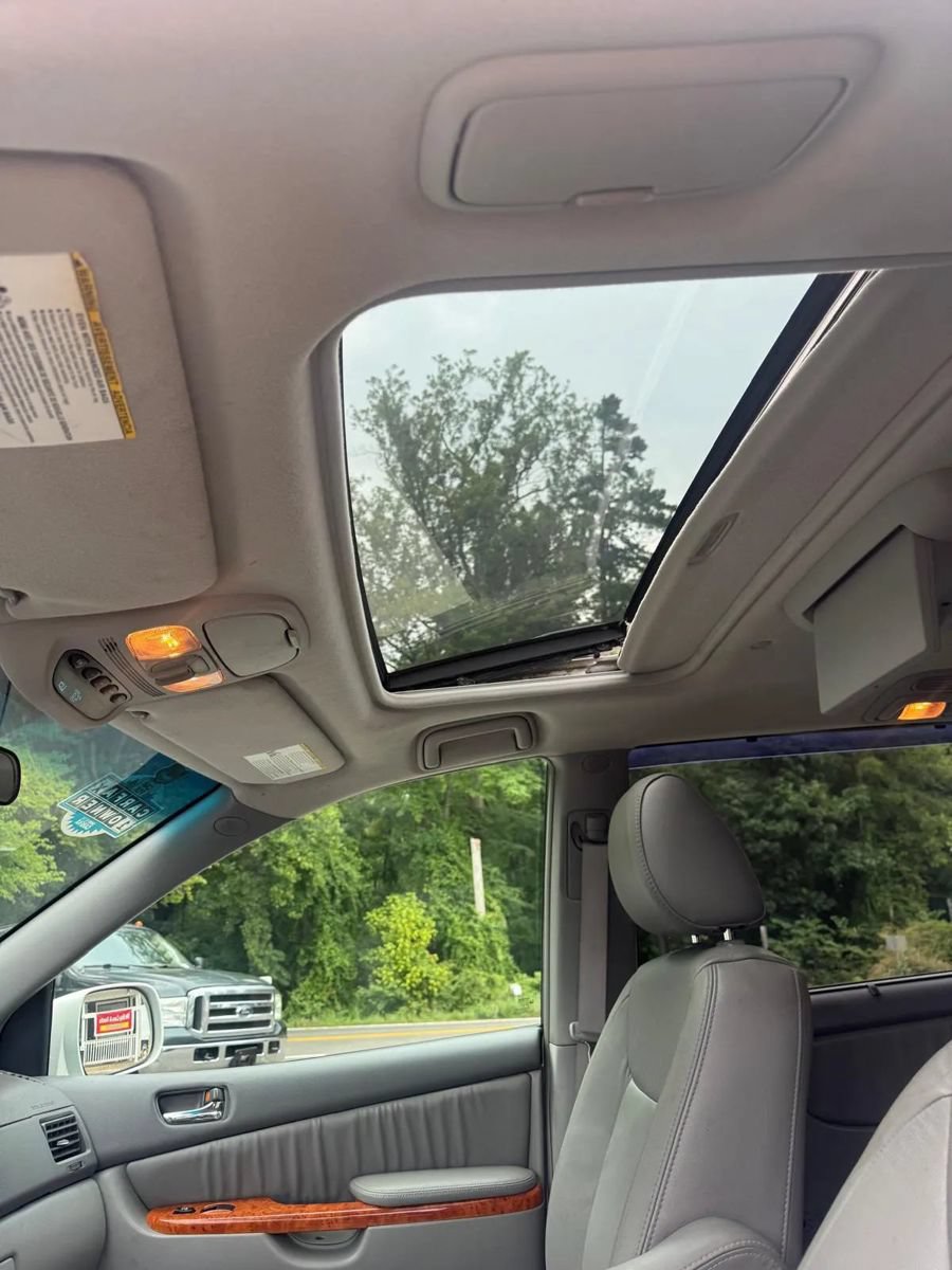 Used 2009 Toyota Sienna XLE FWD image 36