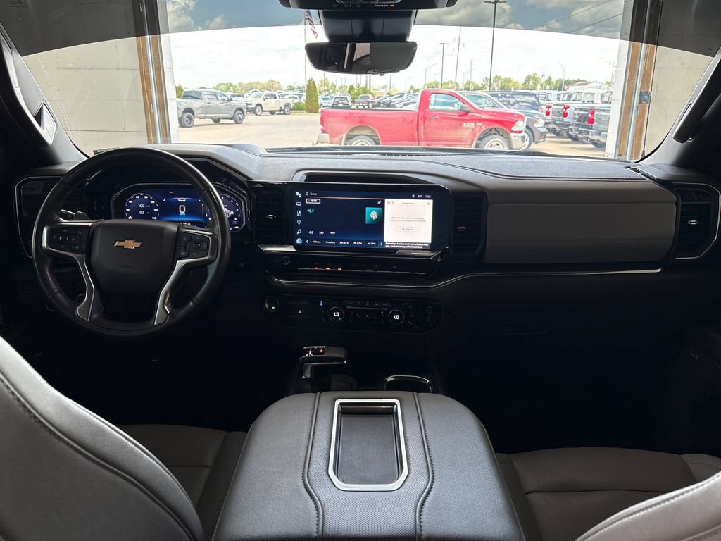 Used 2022 Chevrolet Silverado 1500 LTZ w/ Technology Package AWD/4WD image 18