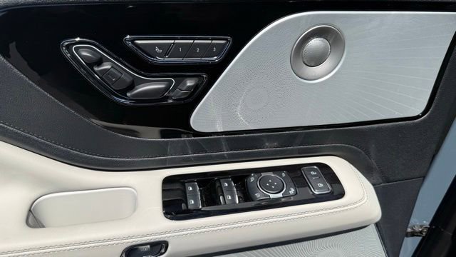 Used 2026 Lincoln Aviator Reserve AWD/4WD image 10