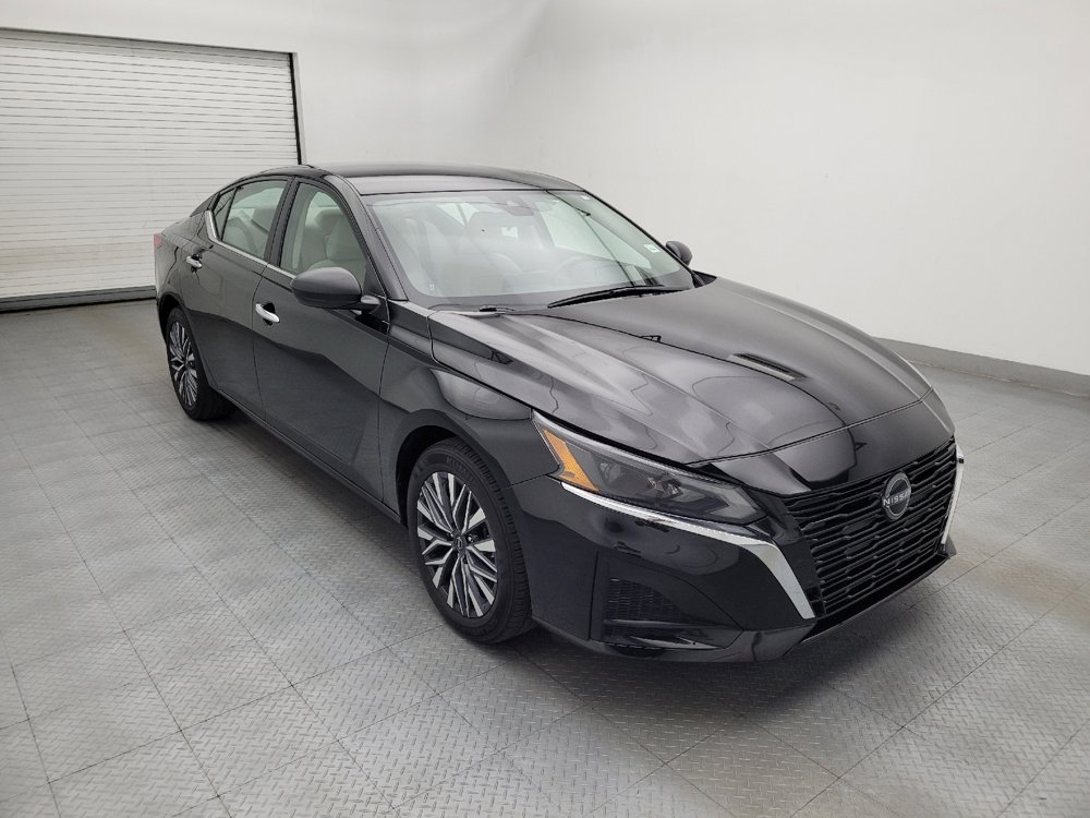 Used 2025 Nissan Altima 2.5 SV FWD image 13