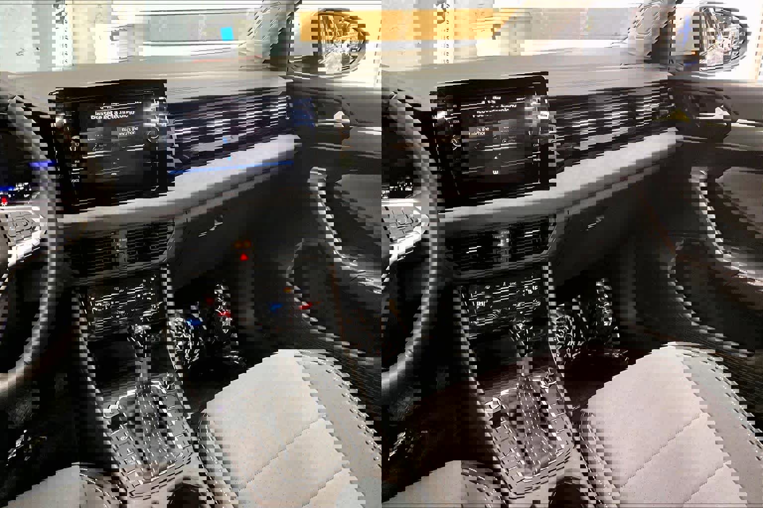 Used 2025 Volkswagen Jetta SE w/ Black Wheel Package image 9