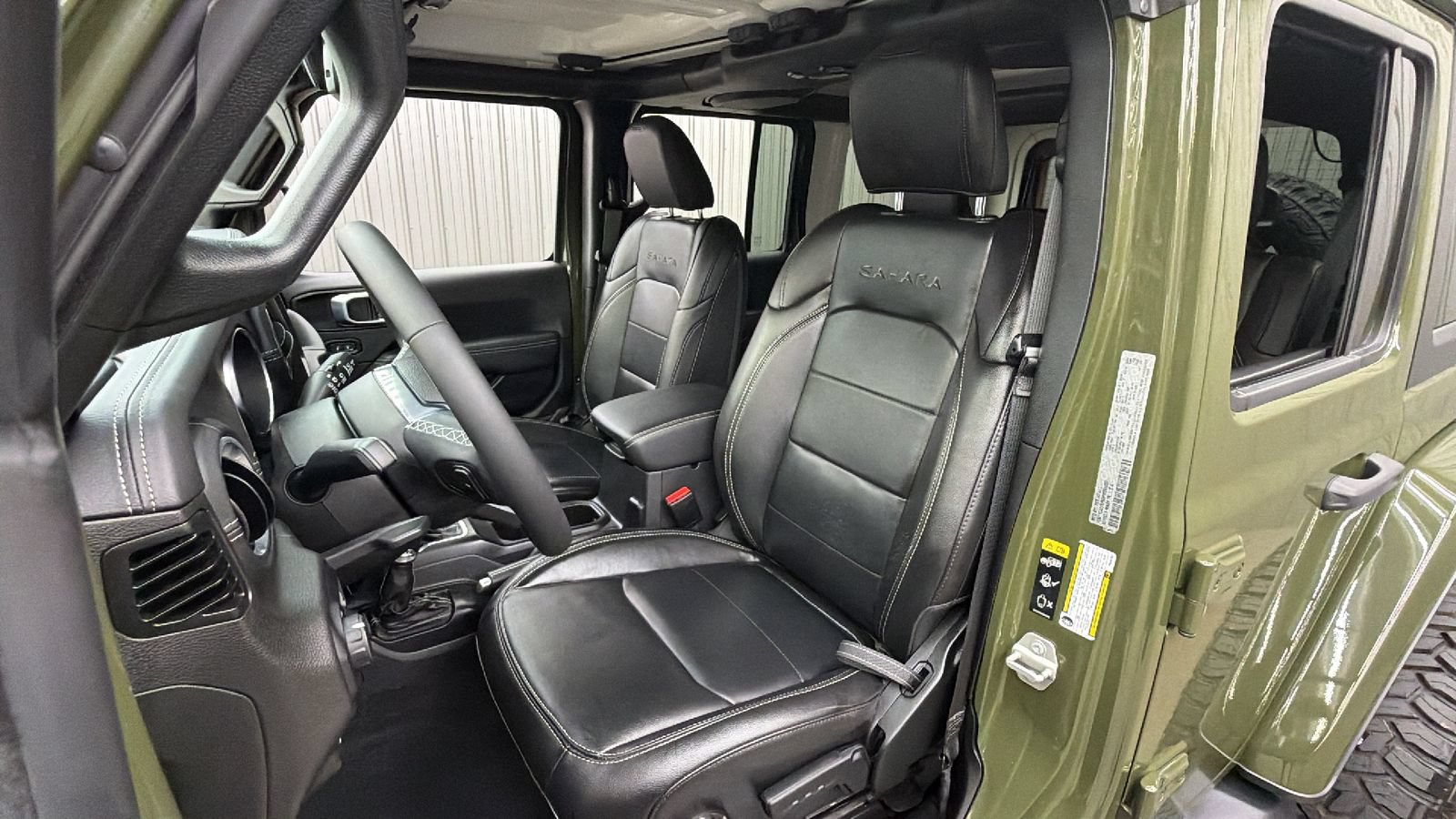Used 2023 Jeep Wrangler Unlimited Sahara w/ Cold Weather Group AWD/4WD image 22