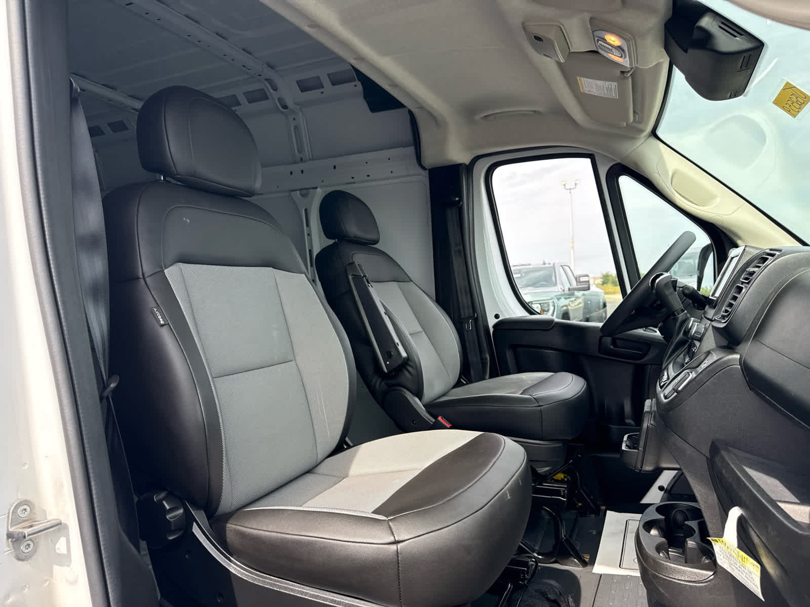Used 2026 RAM ProMaster 2500 w/ Convenience Group FWD image 22