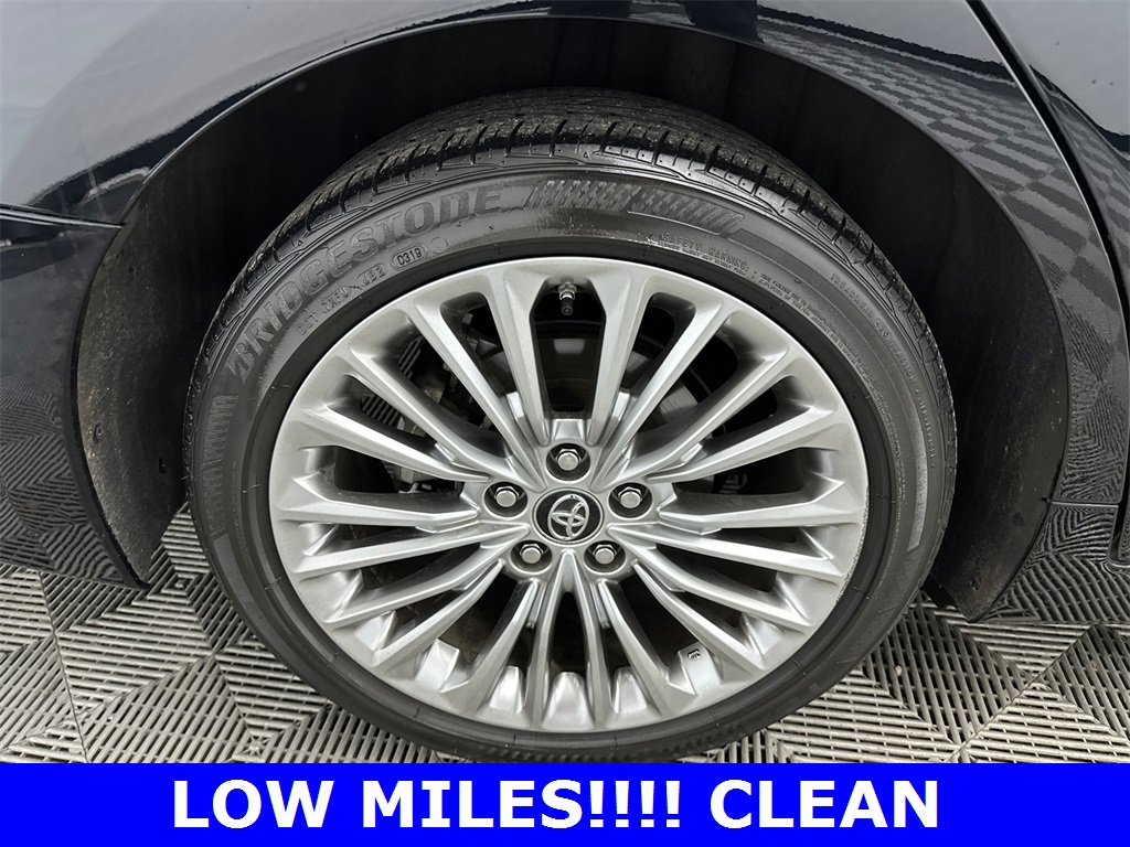 Used 2019 Toyota Avalon Limited image 19