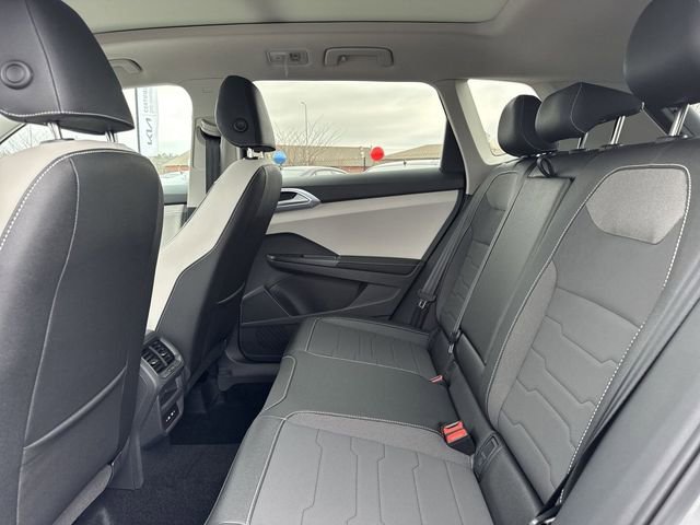 New 2026 Volkswagen Taos SE image 9