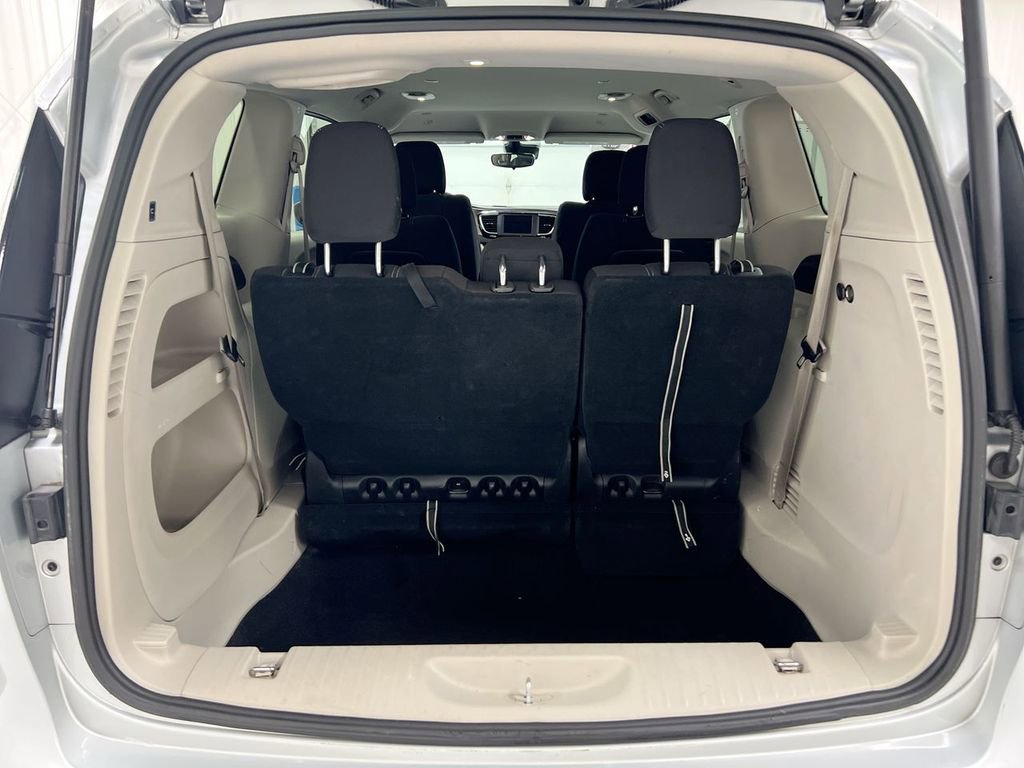 Used 2023 Chrysler Voyager LX image 24