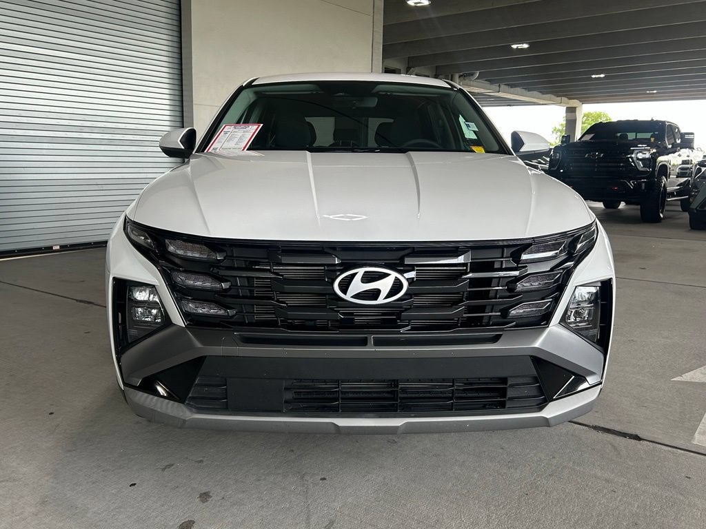 Used 2025 Hyundai Tucson SE FWD image 2