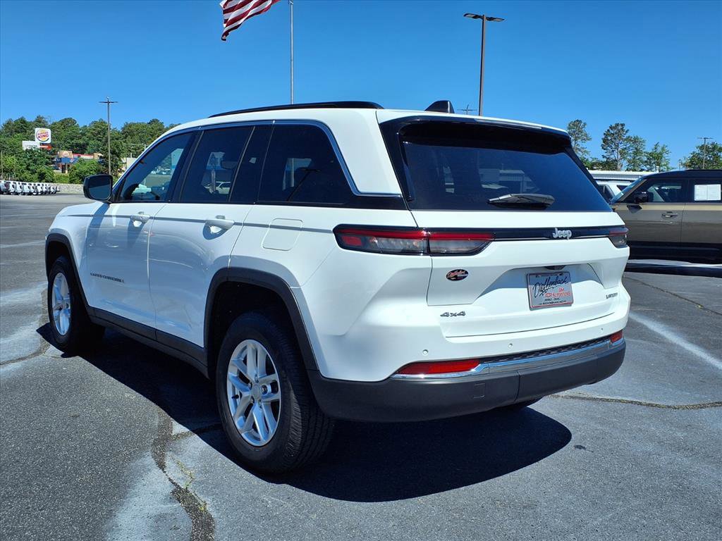 Used 2024 Jeep Grand Cherokee Laredo X w/ Luxury Tech Group I AWD/4WD image 17