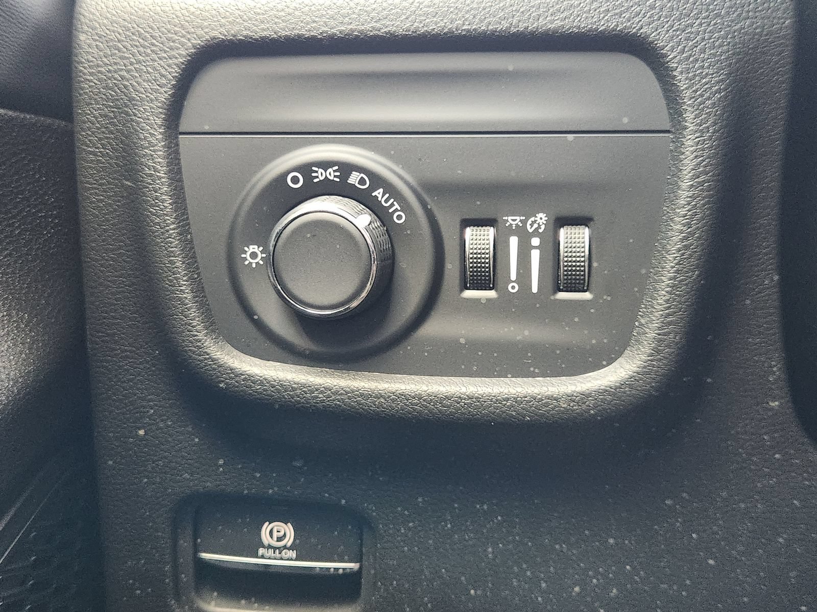 Used 2025 Jeep Grand Cherokee Altitude AWD/4WD image 24