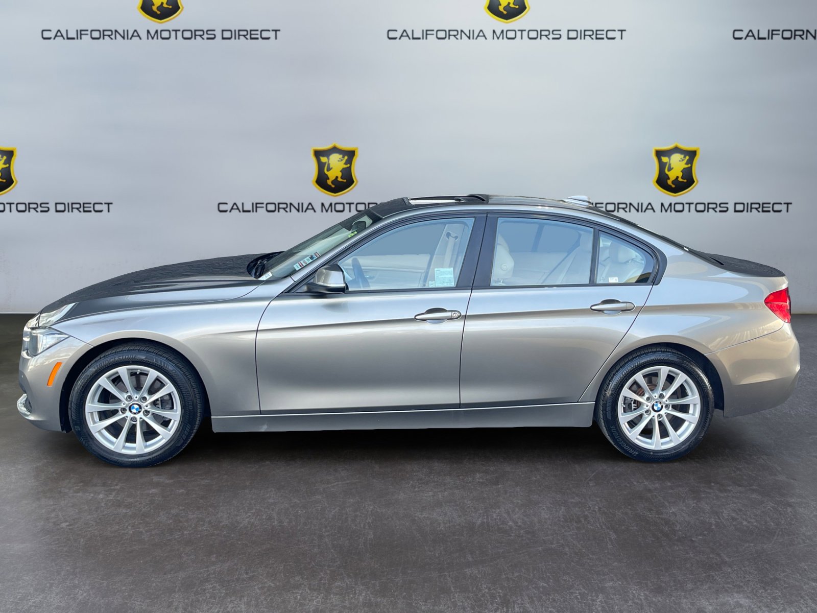 Used 2016 BMW 320i Sedan RWD image 2
