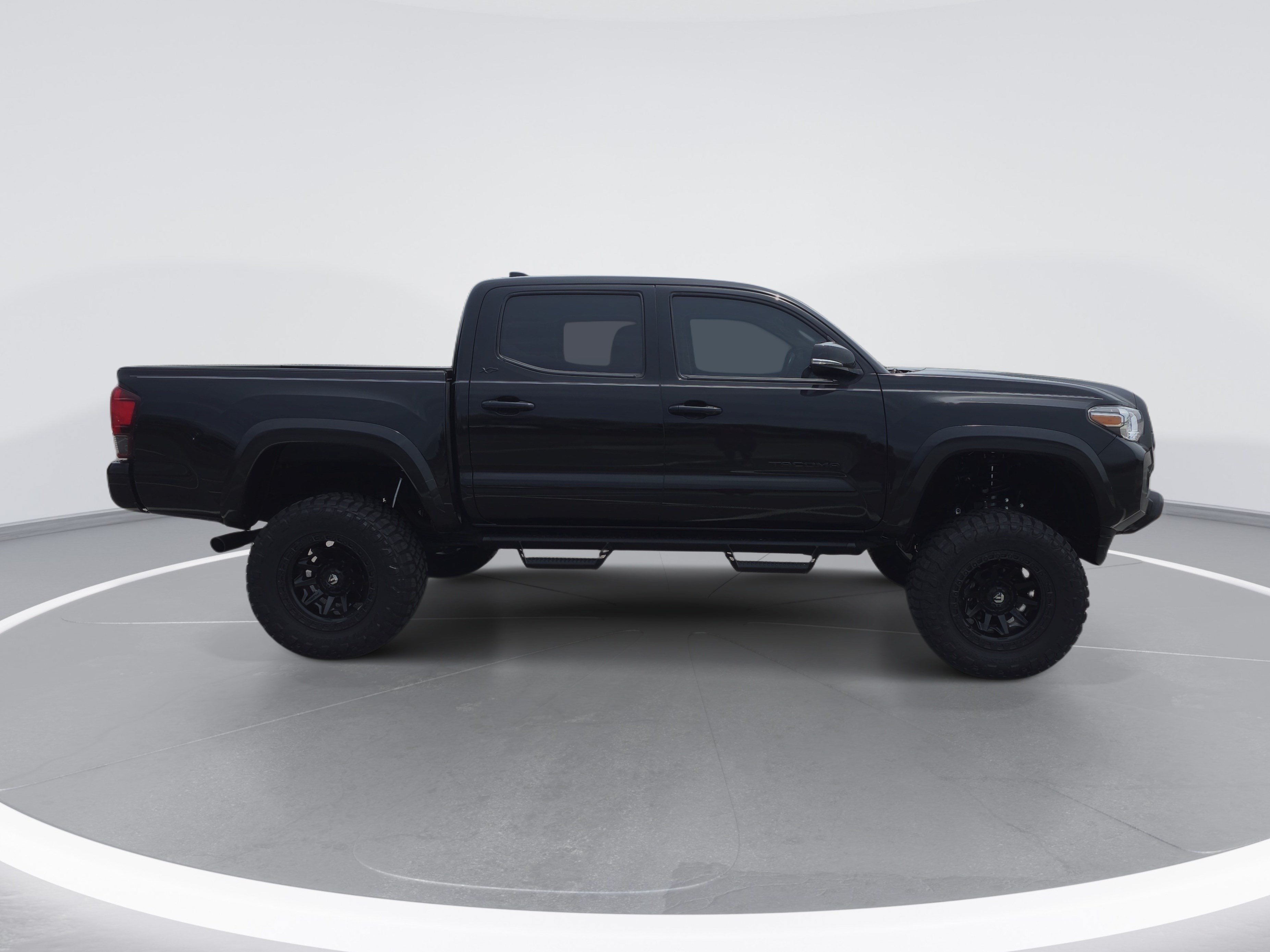 Used 2023 Toyota Tacoma SR5 w/ Technology Package AWD/4WD image 2