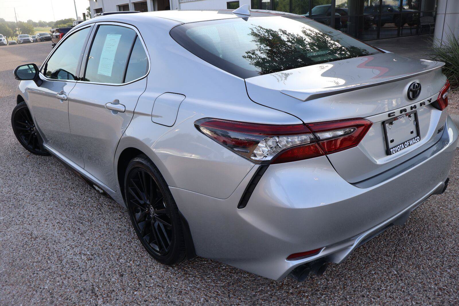 Used 2022 Toyota Camry XSE FWD image 5