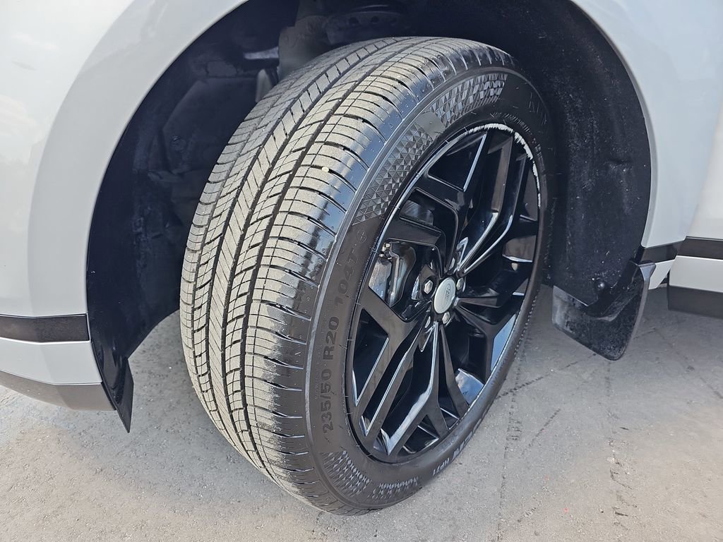 Used 2023 Land Rover Range Rover Evoque R-Dynamic SE image 36