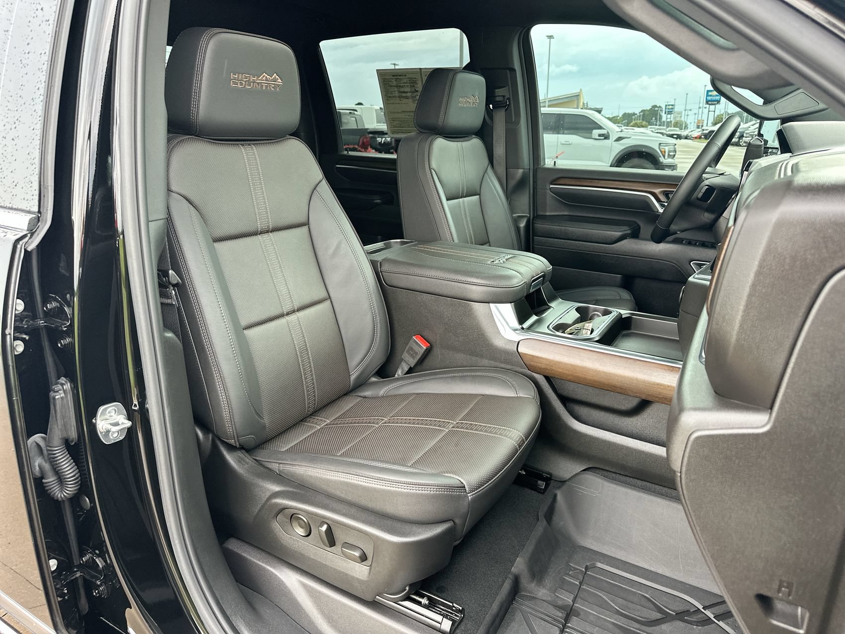 Used 2025 Chevrolet Silverado 3500 High Country w/ Technology Package AWD/4WD image 24