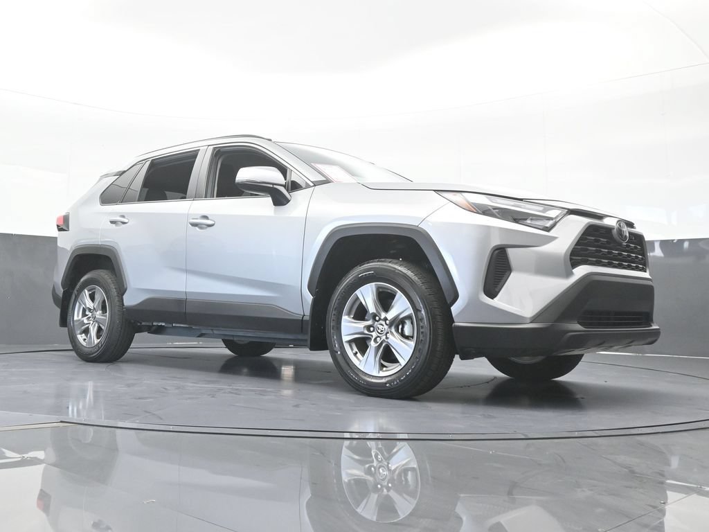 Used 2025 Toyota RAV4 XLE AWD/4WD image 58