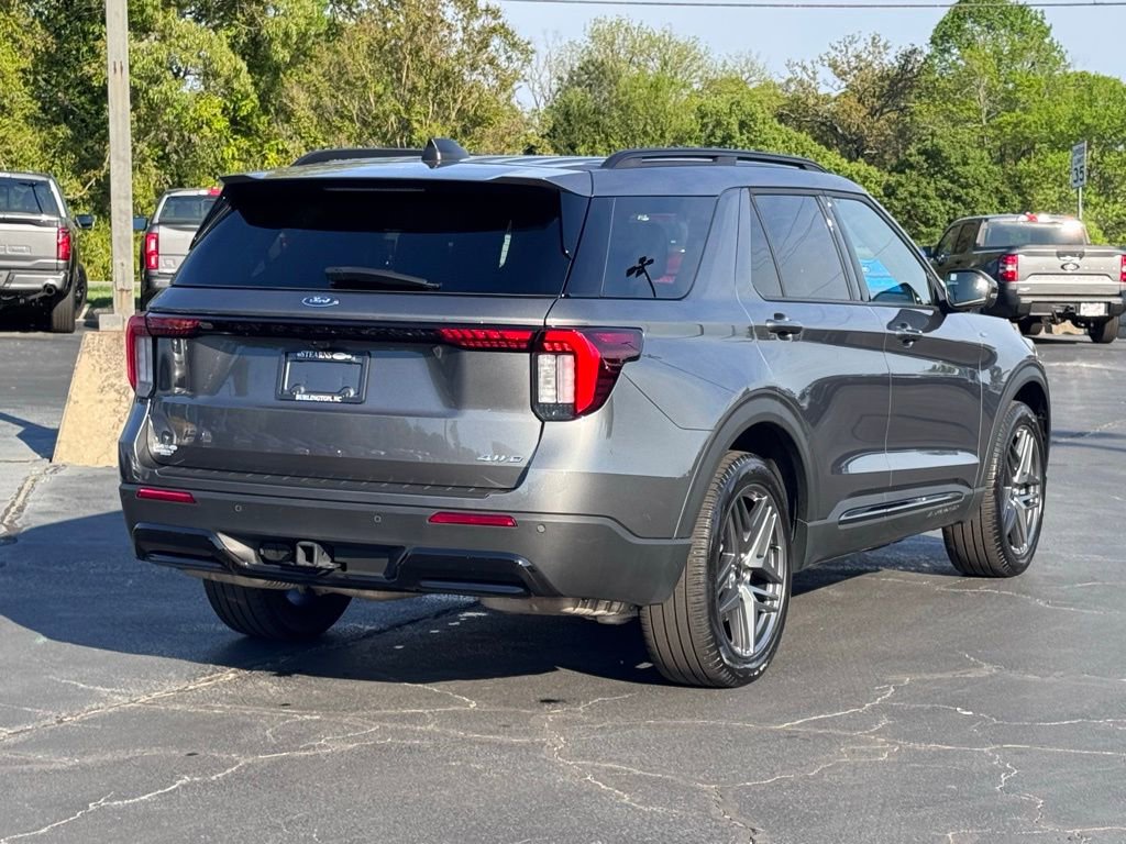 Used 2025 Ford Explorer ST-Line w/ ST-Line Street Pack AWD/4WD image 15