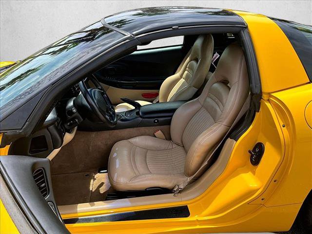 Used 2000 Chevrolet Corvette Coupe w/ Performance Handling Pkg RWD image 24