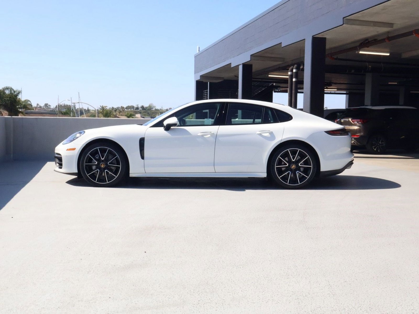 Certified 2022 Porsche Panamera 4 w/ Premium Package image 2