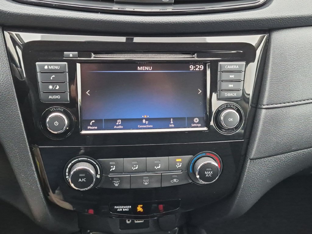 Used 2018 Nissan Rogue S AWD/4WD image 16