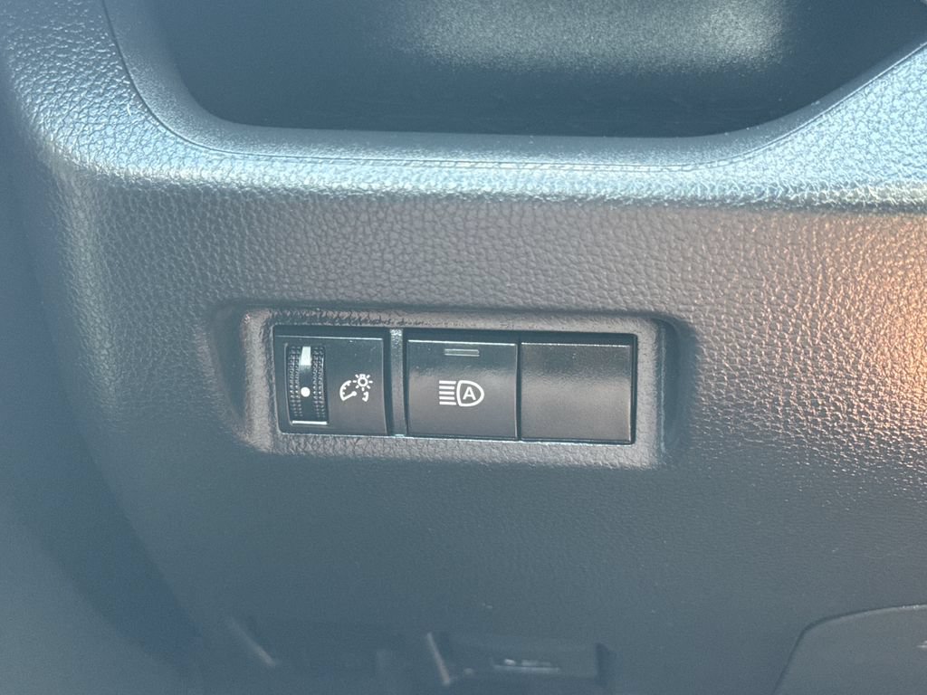 Used 2024 Toyota RAV4 LE AWD/4WD image 32