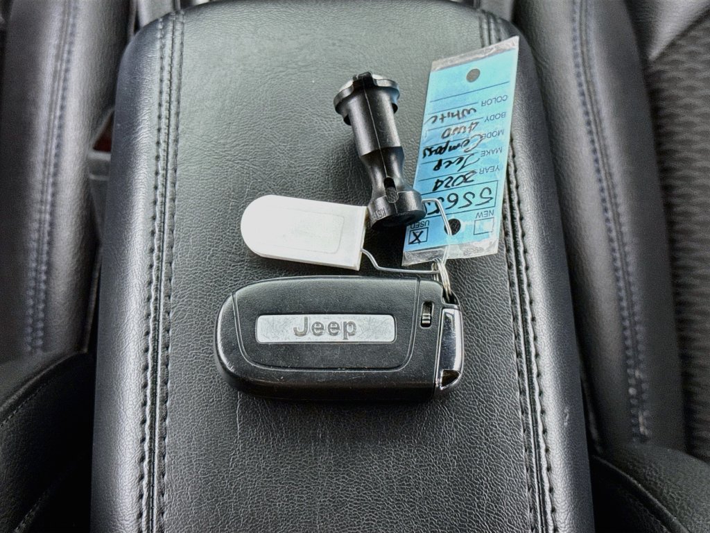 Used 2024 Jeep Compass Latitude AWD/4WD image 36